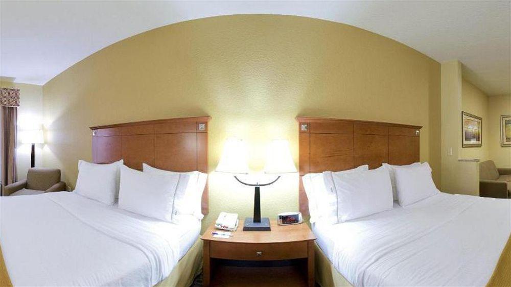 Holiday Inn Express Mccomb By Ihg Eksteriør billede