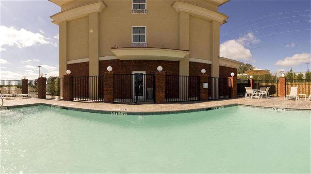 Holiday Inn Express Mccomb By Ihg Eksteriør billede
