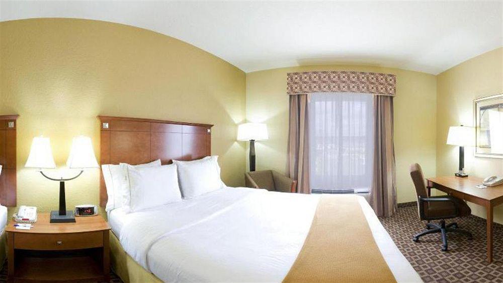 Holiday Inn Express Mccomb By Ihg Eksteriør billede