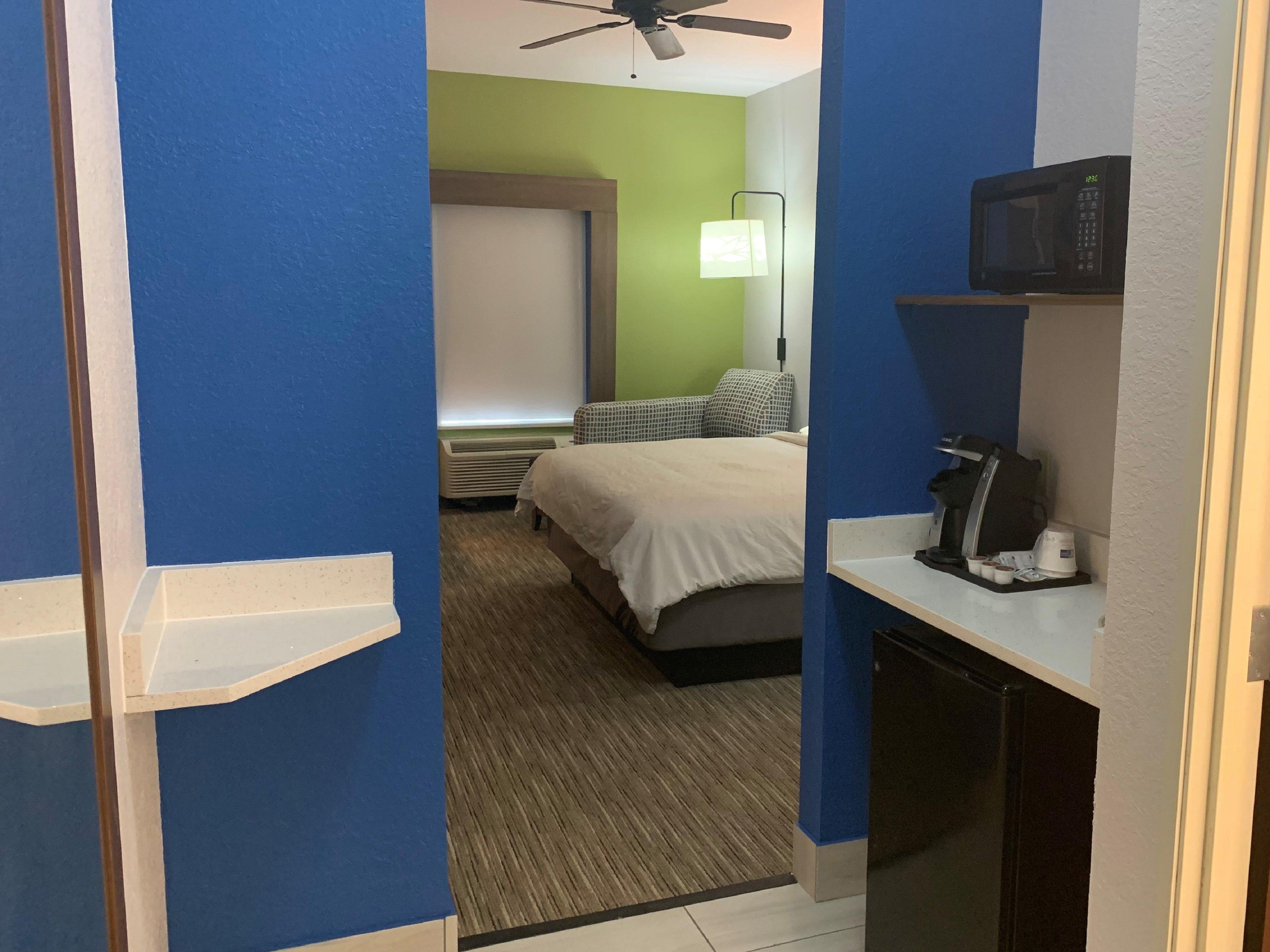 Holiday Inn Express Mccomb By Ihg Eksteriør billede