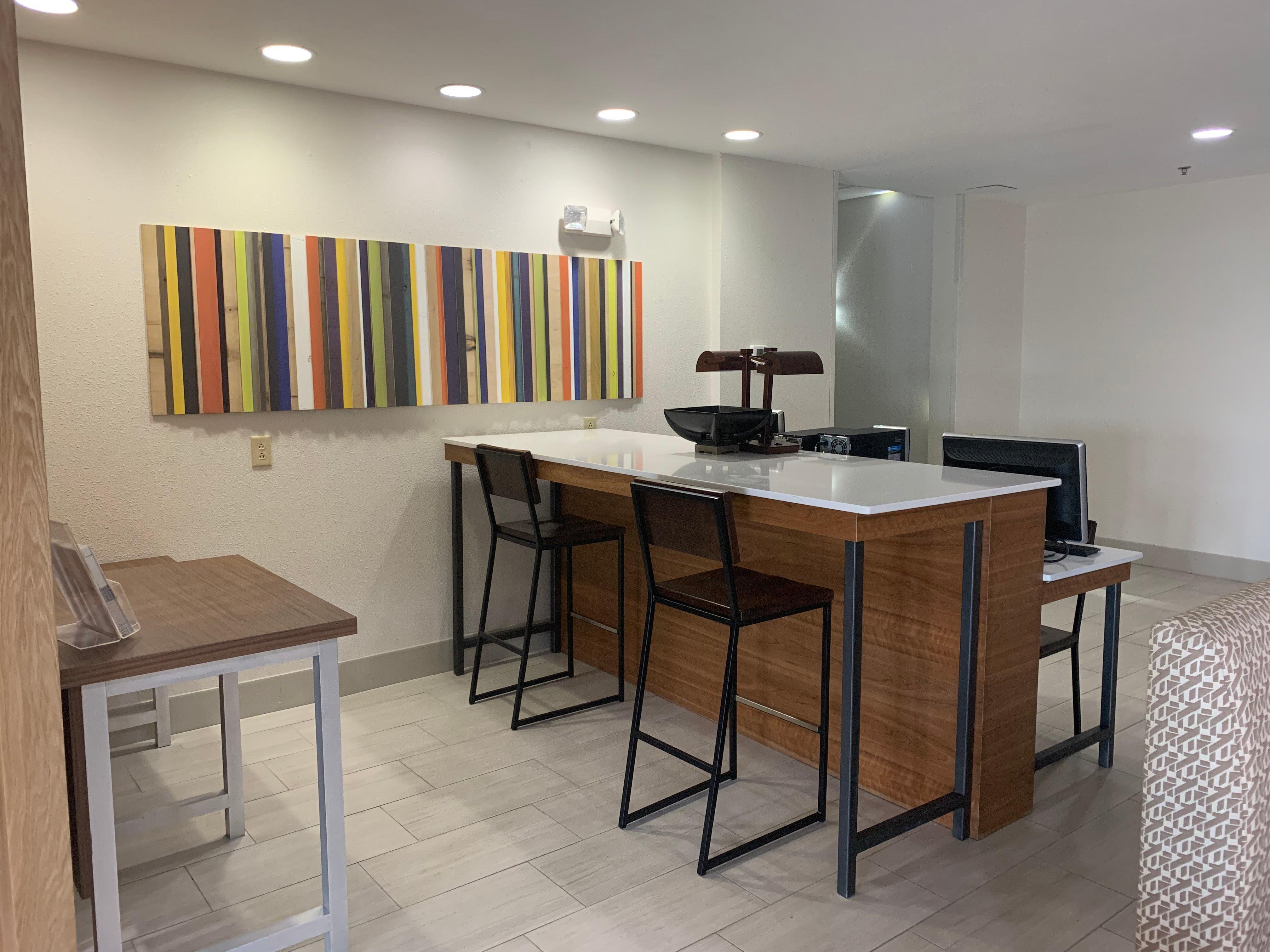 Holiday Inn Express Mccomb By Ihg Eksteriør billede