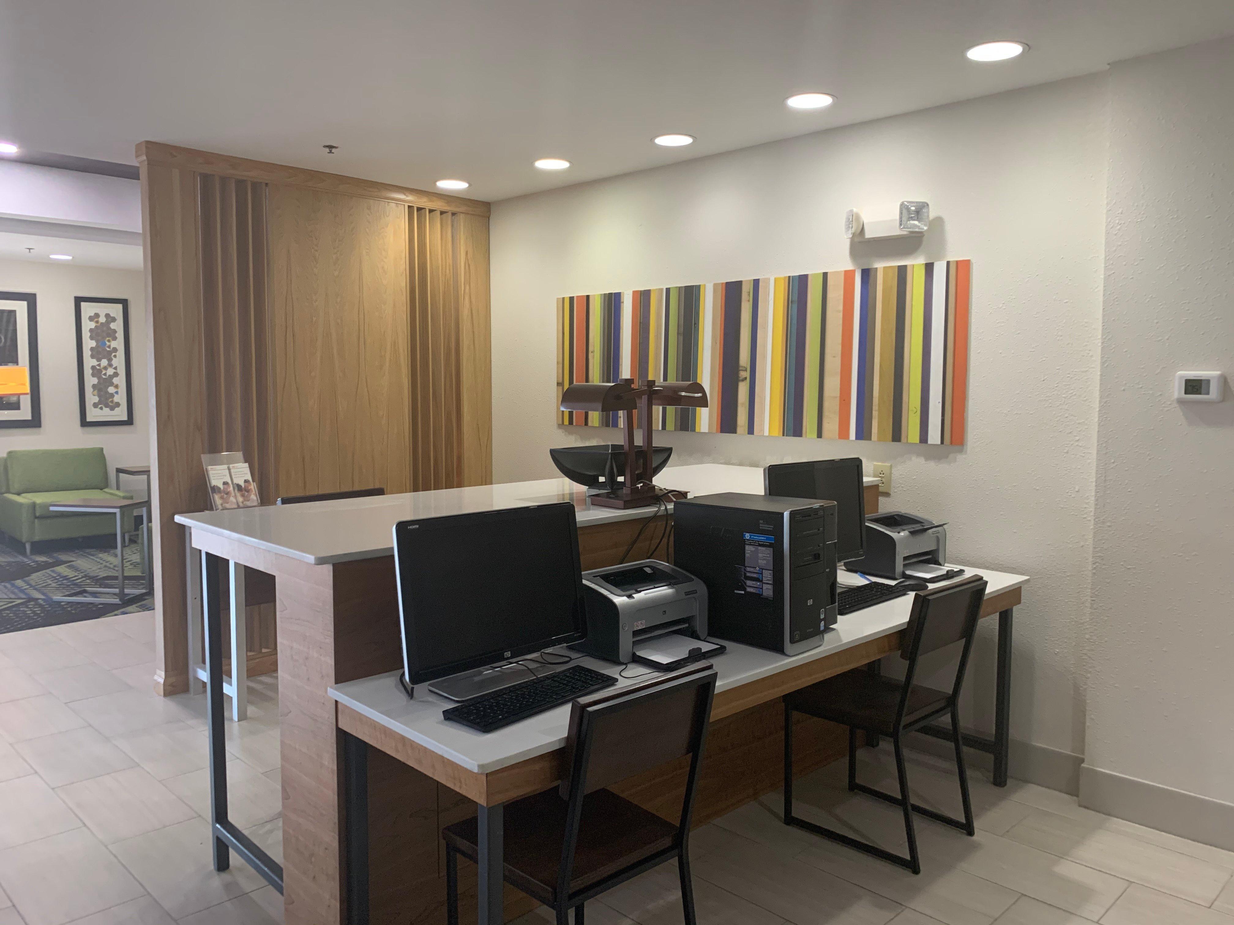 Holiday Inn Express Mccomb By Ihg Eksteriør billede