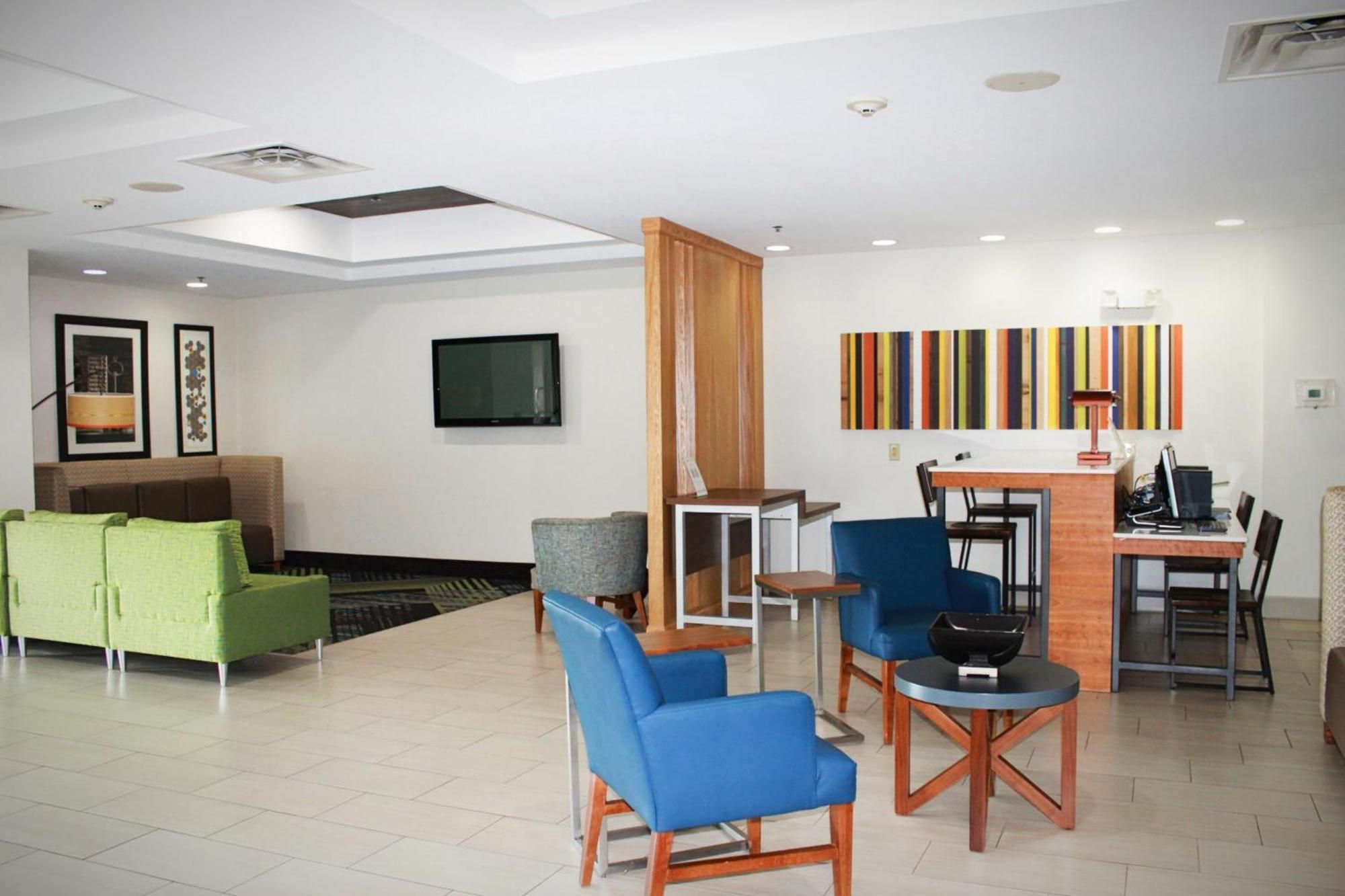 Holiday Inn Express Mccomb By Ihg Eksteriør billede